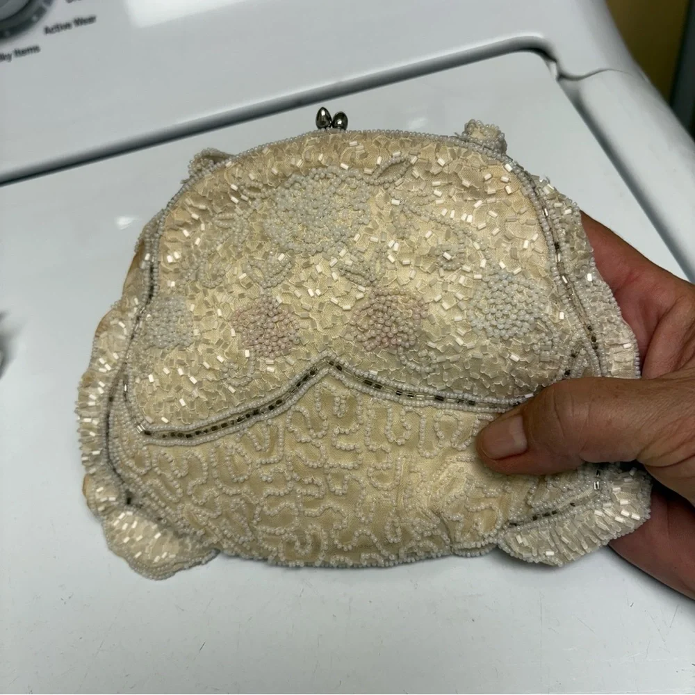 Elegant Cream Beaded Women's Bag - Picture 3 of 7